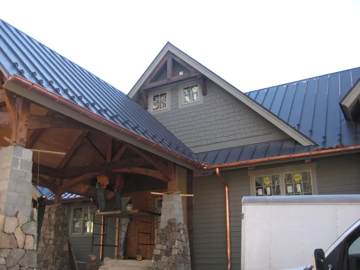 Craftsman Roofing team delivering quality roofing work in Enhaut